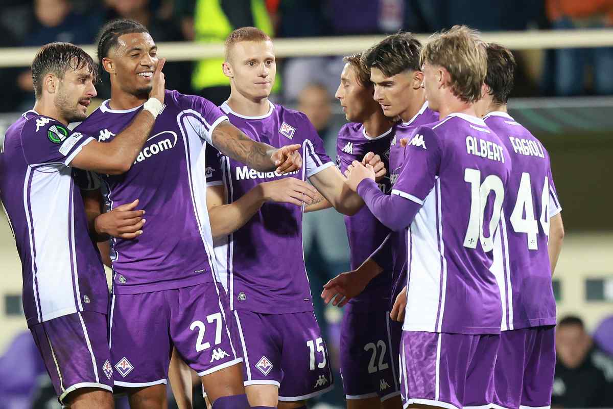 I giocatori della Fiorentina festeggiano un gol segnato (OneFootball) - FiorentinaUno.com