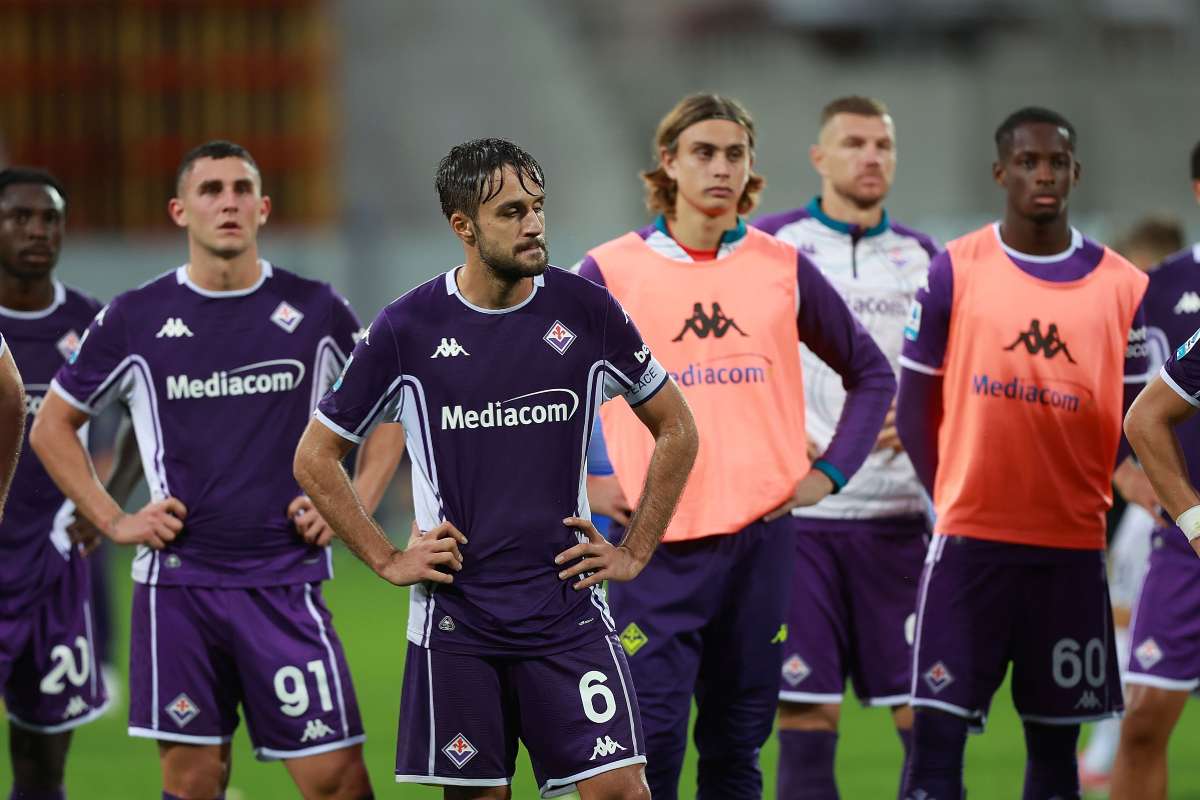 I giocatori della Fiorentina al termine della gara di Conference League persa contro il Mainz (OneFootball) - FiorentinaUno.com