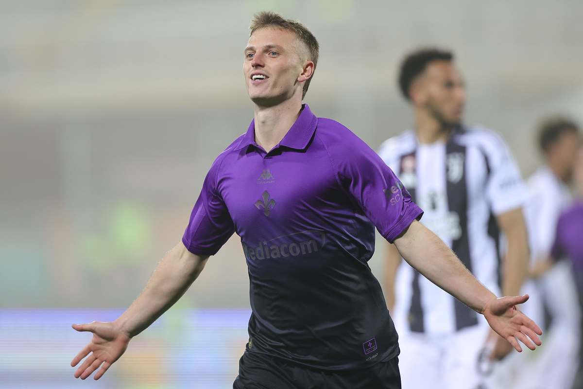 Albert Gudmundsson esulta dopo aver segnato alla Juventus in Serie A (OneFootball) - FiorentinaUno.com