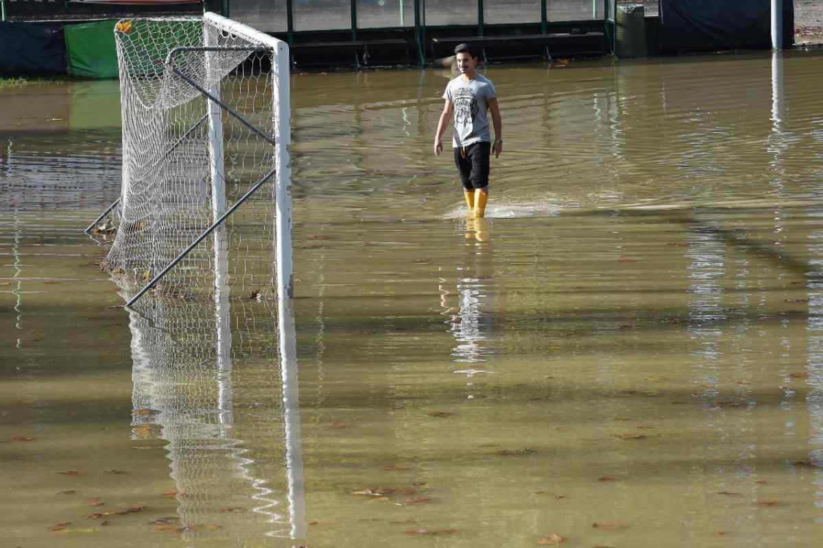 Maltempo sul campo calcio