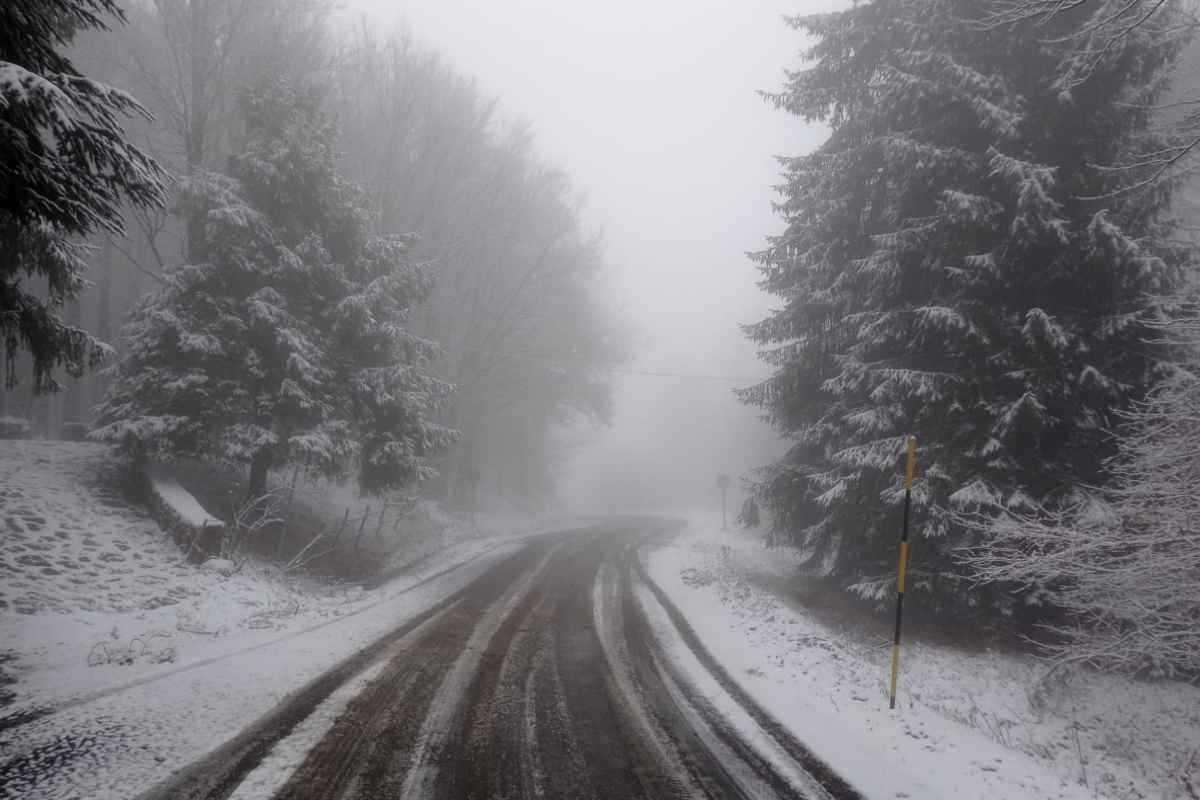 Neve lungo le strade