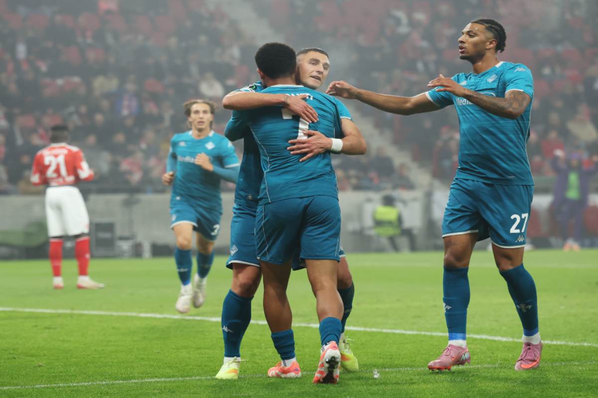 I giocatori della Fiorentina festeggiano un gol segnato al Mainz in Conference League (OneFootball) - FiorentinaUno.com