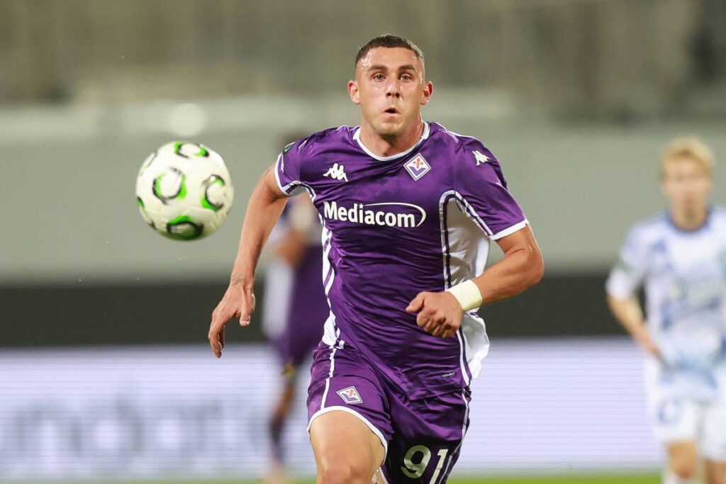 Roberto Piccoli in campo durante Fiorentina-Sigma Olomouc (OneFootball) - FiorentinaUno.com