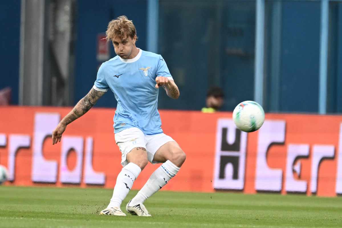 Nicolò Rovella effettua un passaggio durante Sassuolo-Lazio (OneFootball) - FiorentinaUno.com