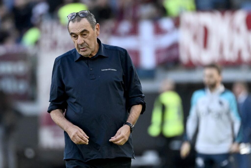 Maurizio Sarri durante Lazio-Torino (OneFootball) - FiorentinaUno.com