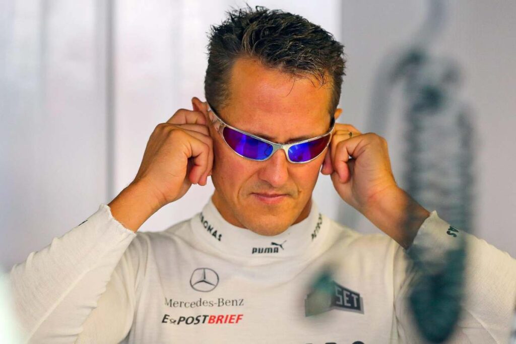 Schumacher nel box della Mercedes