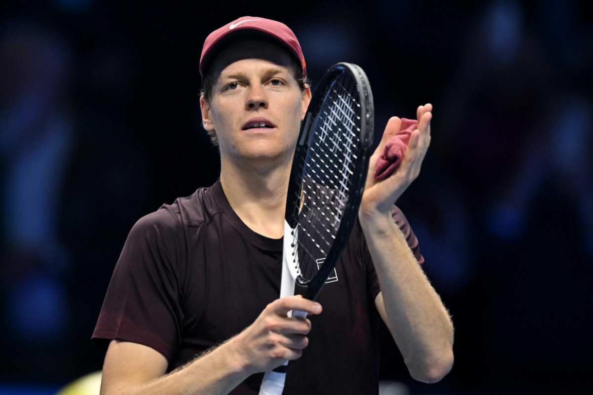 Sinner saluta il pubblico