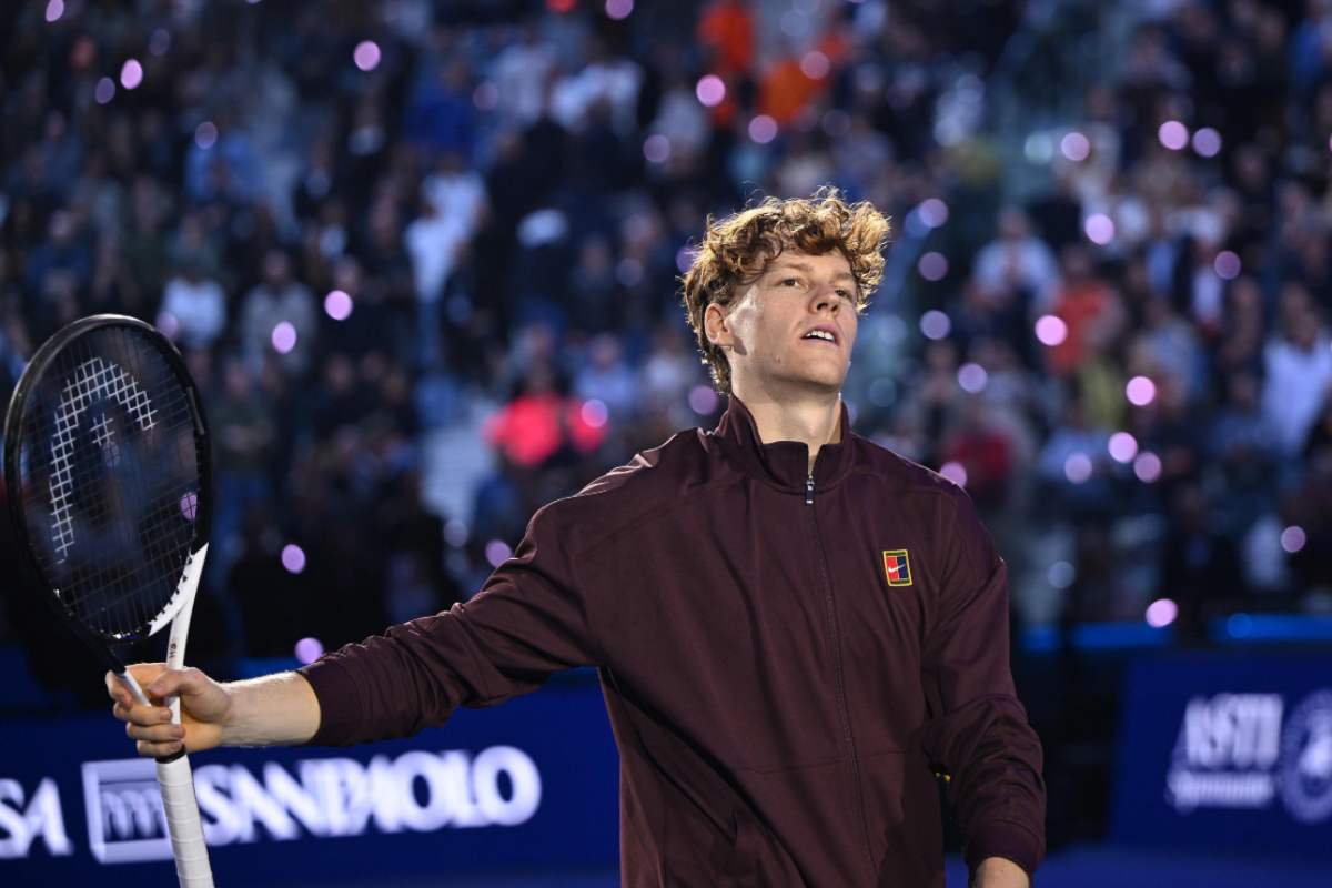 Sinner saluta il pubblico