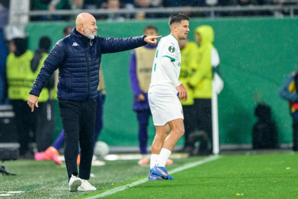 Stefano Pioli a bordo campo