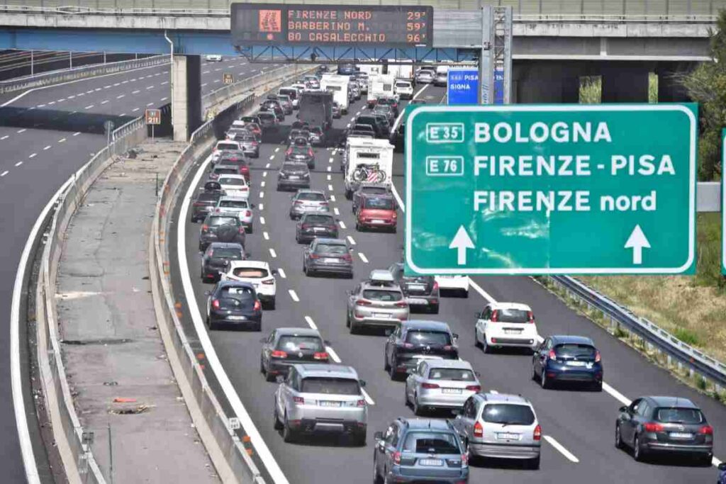 Traffico sull'autostrada verso Firenze