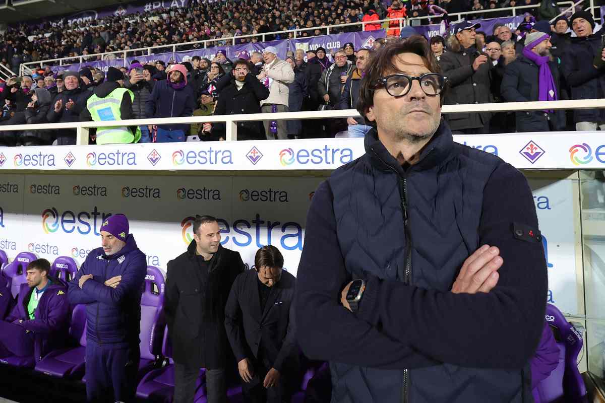 Il tecnico della Fiorentina Paolo Vanoli durante la gara contro la Juventus al Franchi (OneFootball) - FiorentinaUno.com