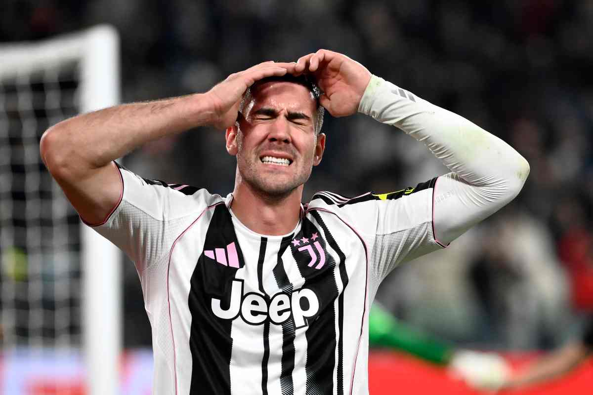 Dusan Vlahovic in campo con la Juventus (OneFootball) - FiorentinaUno.com