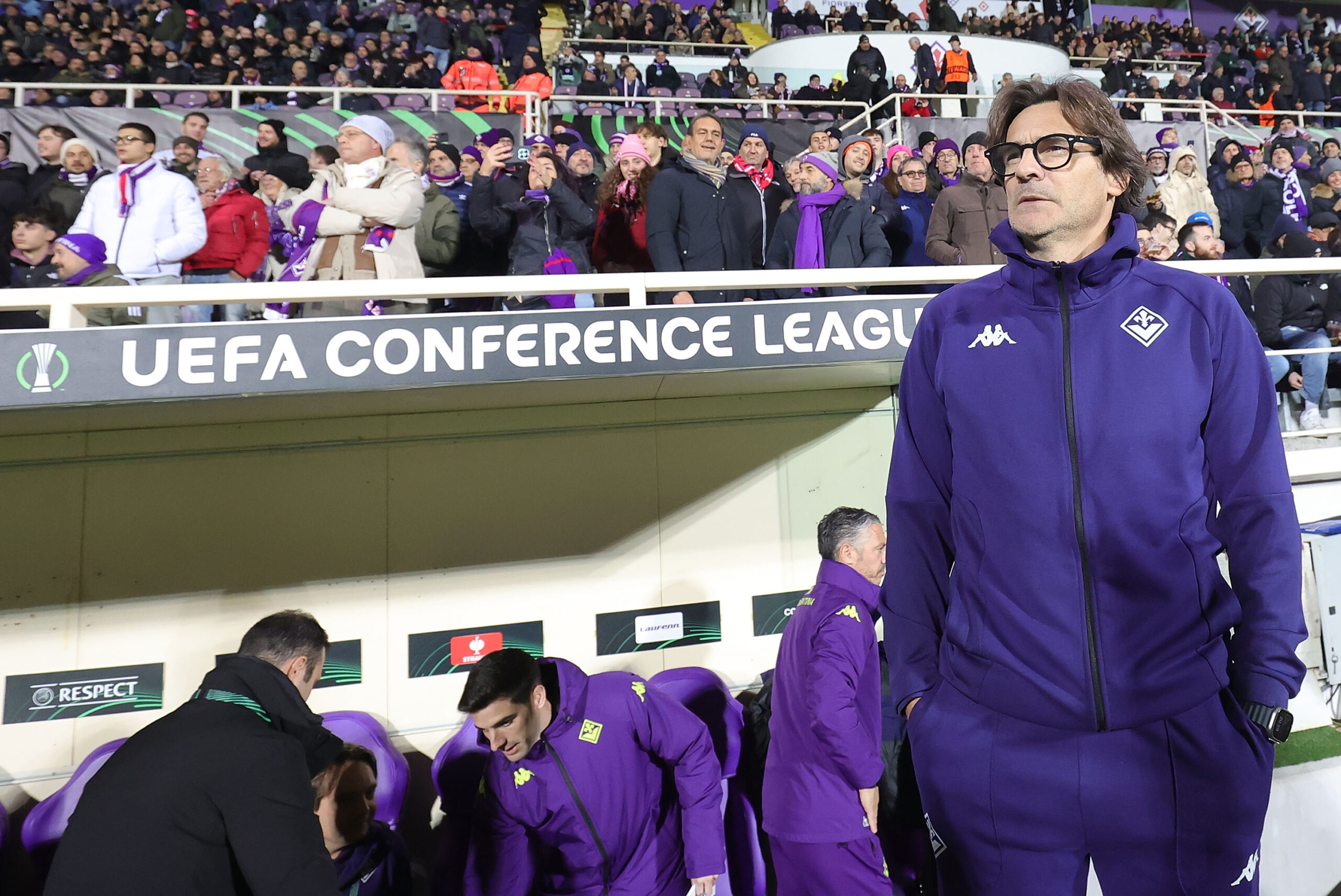 Paolo Vanoli durante Fiorentina-AEK Atene (OneFootball) - FiorentinaUno.com