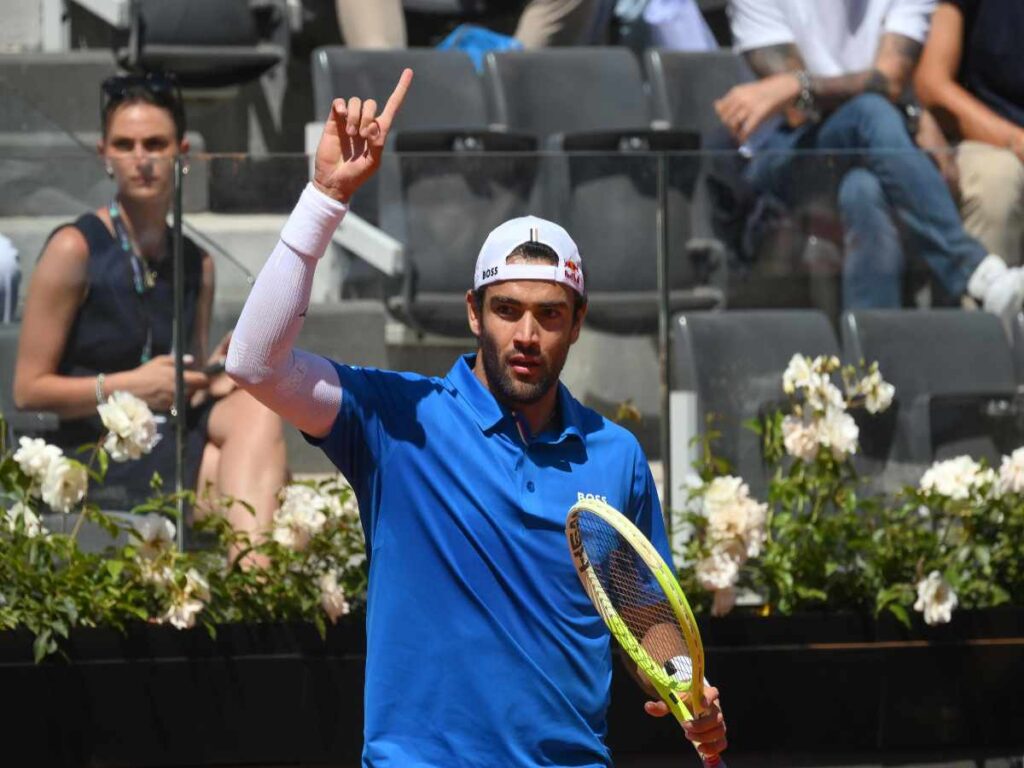 Matteo Berrettini esulta