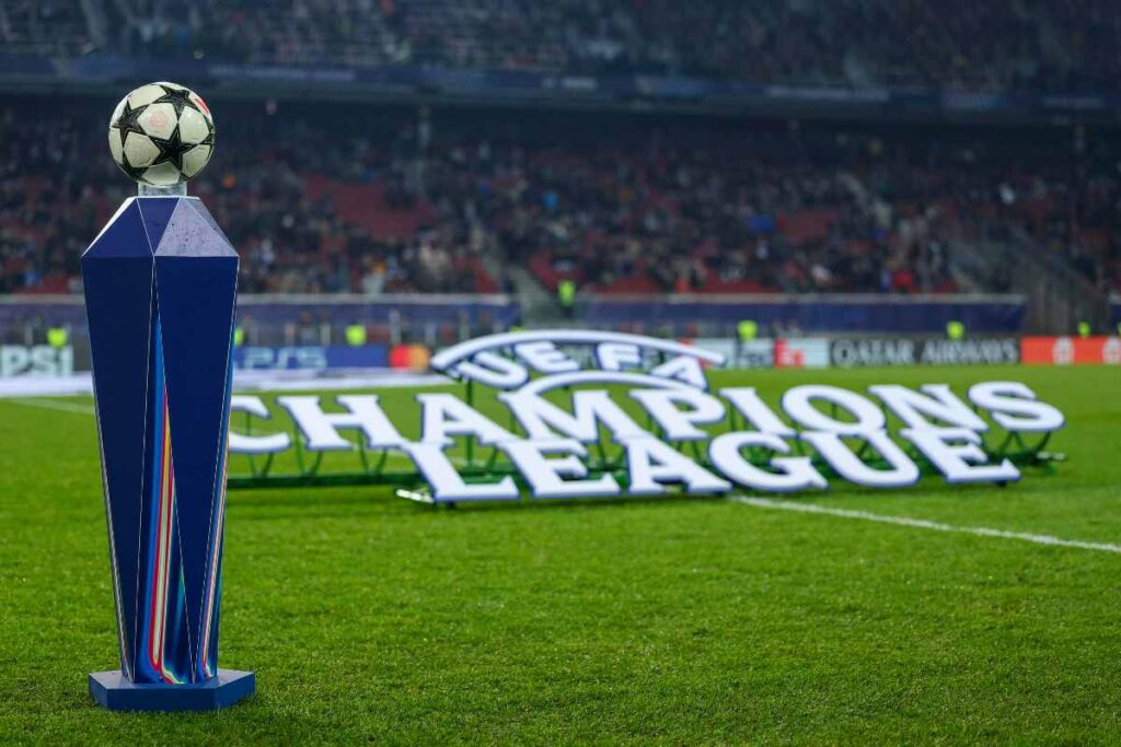 pallone e logo della Champions League