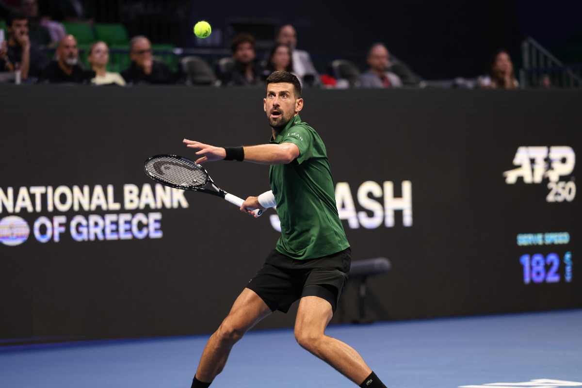 Novak Djokovic in azione all'ATP di Atene
