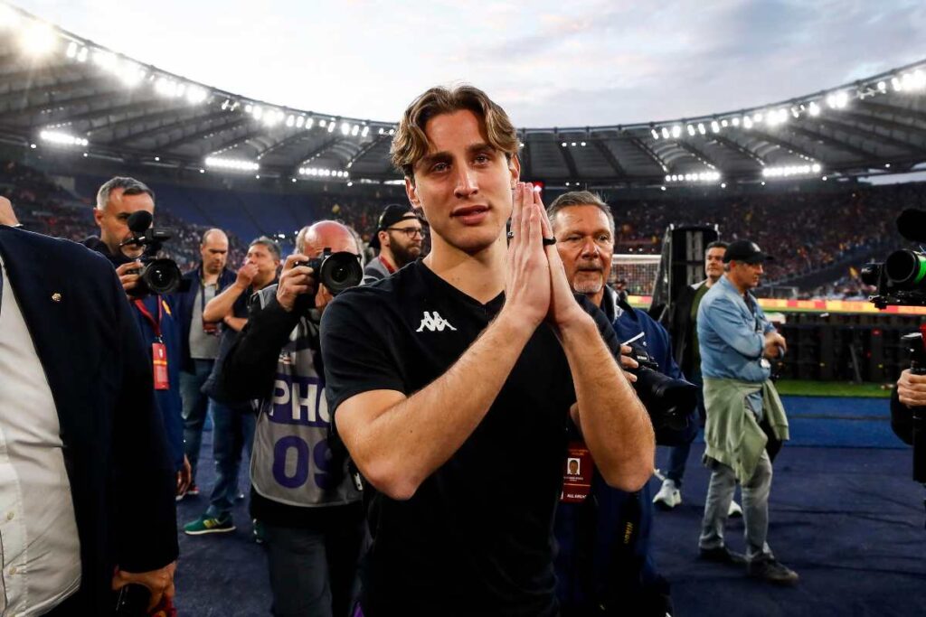 Edoardo Bove saluta il pubblico