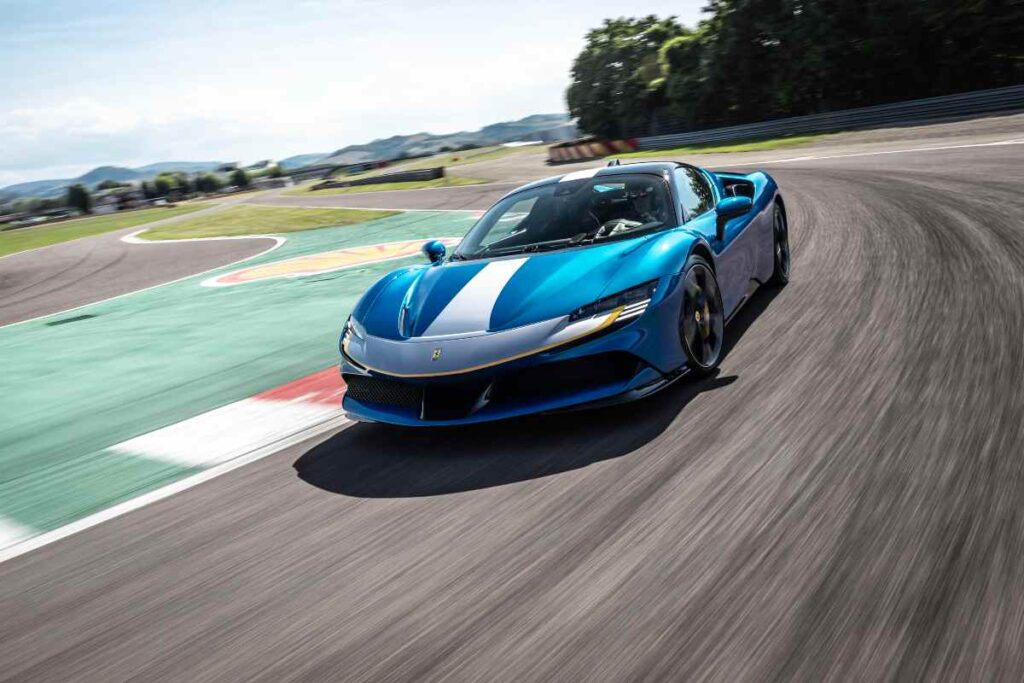 Ferrari stradale su un circuito