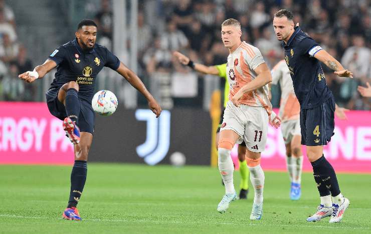 Gleison Bremer stoppa il pallone