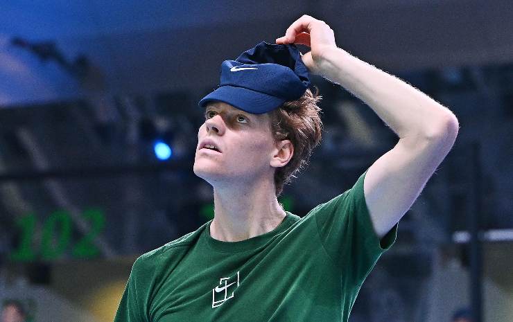 Sinner si aggiusta il cappello