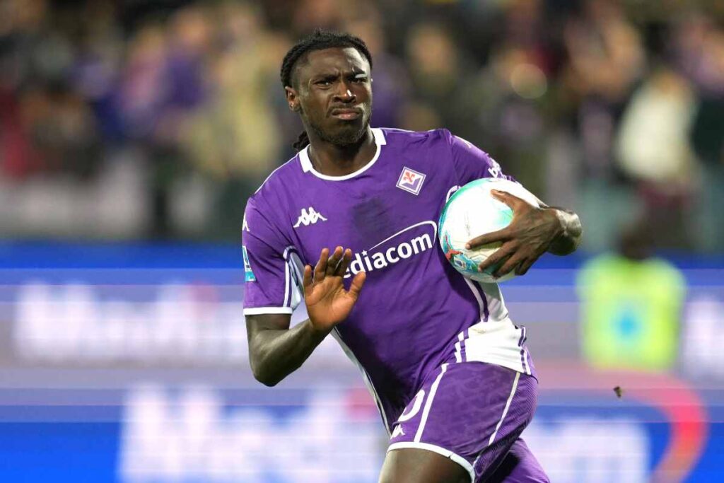 Moise Kean con il pallone in mano