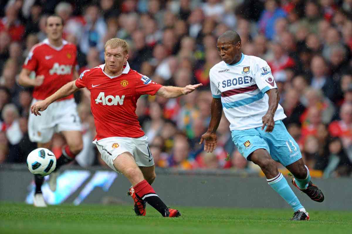 Paul Scholes in campo con il Manchester United