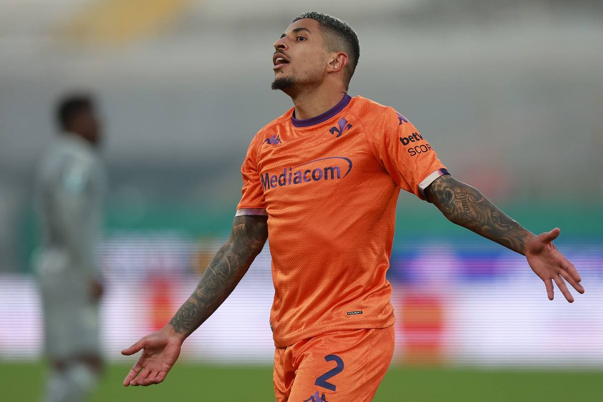 Dodò in campo durante Fiorentina-Verona al Franchi (OneFootball) - FiorentinaUno.com