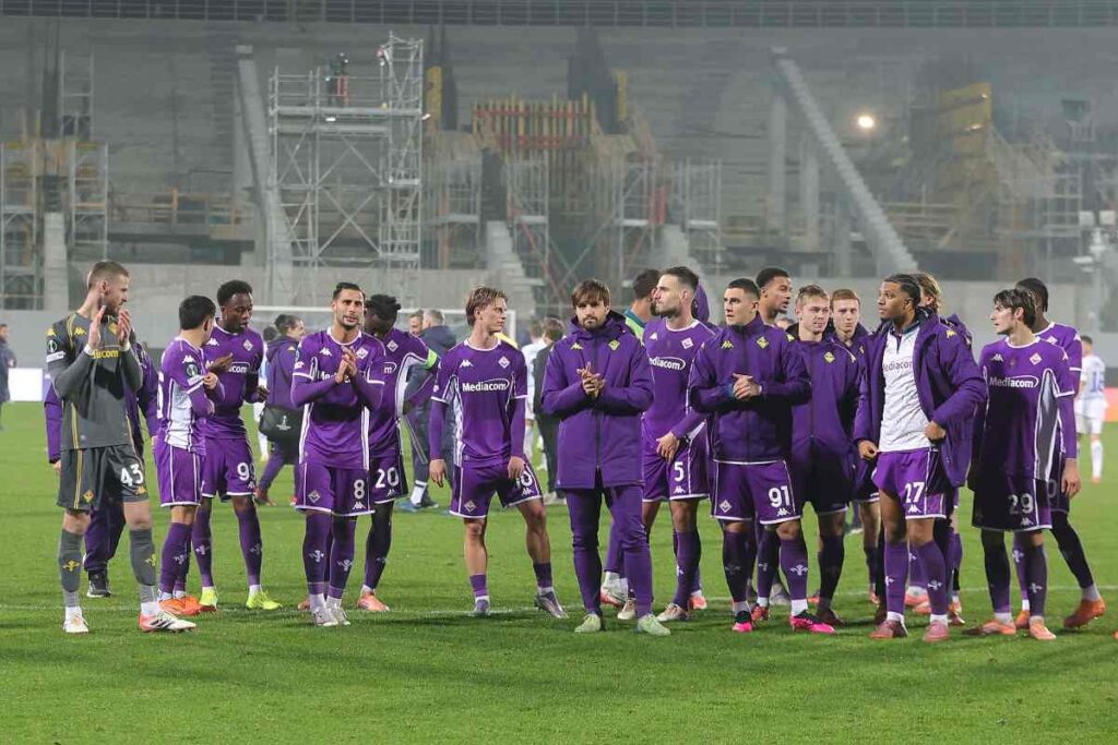 Giocatori della Fiorentina al termine di una partita al Franchi (OneFootball) - FiorentinaUno.com