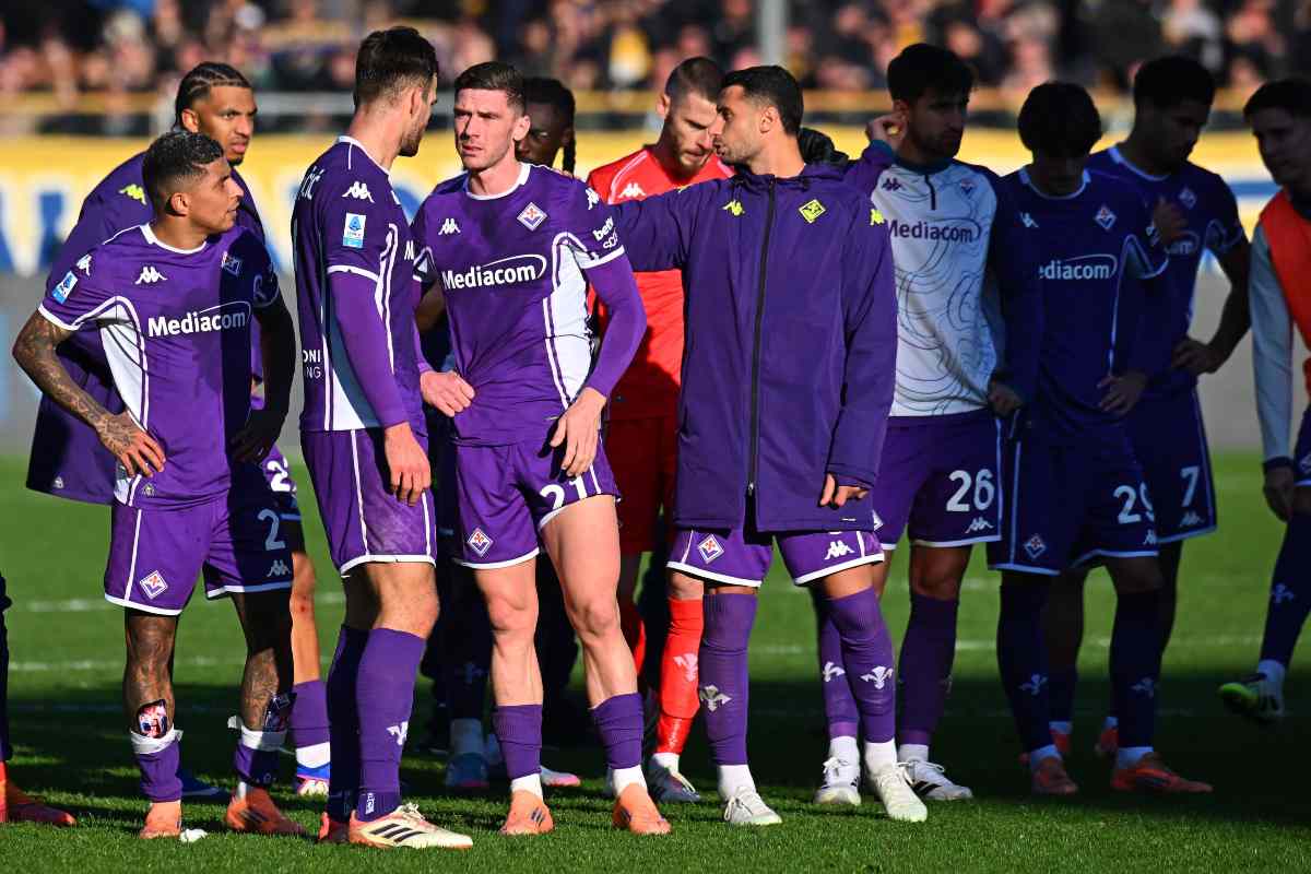 I giocatori della Fiorentina al Tardini dopo la sconfitta col Parma (OneFootball) - FiorentinaUno.com