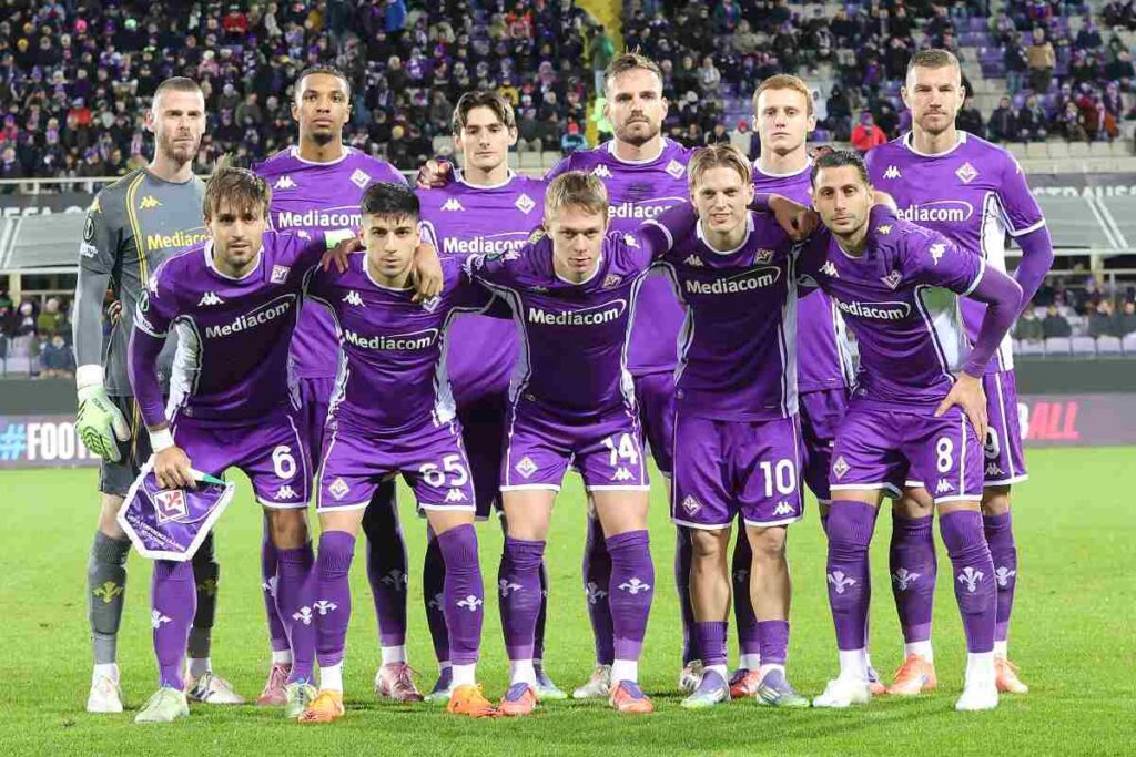 Giocatori della Fiorentina in posa prima di una partita (OneFootball) - FiorentinaUno.com