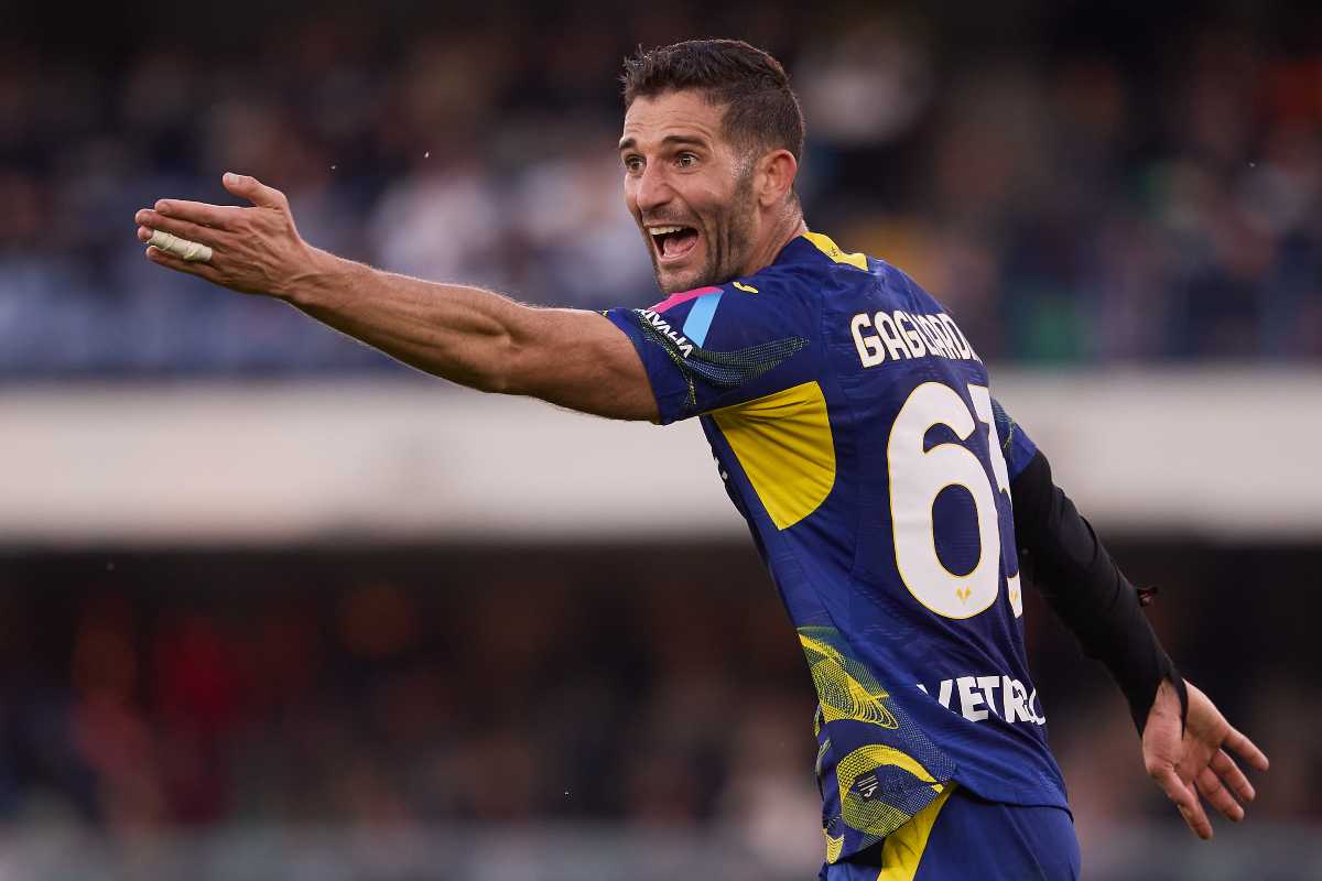 Roberto Gagliardini in campo con la maglia del Verona (OneFootball) - FiorentinaUno.com