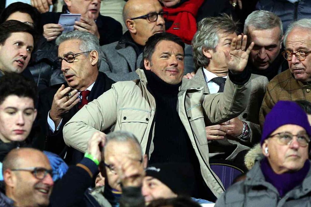 Matteo Renzi sugli spalti dello stadio Artemio Franchi (OneFootball) - FiorentinaUno.com