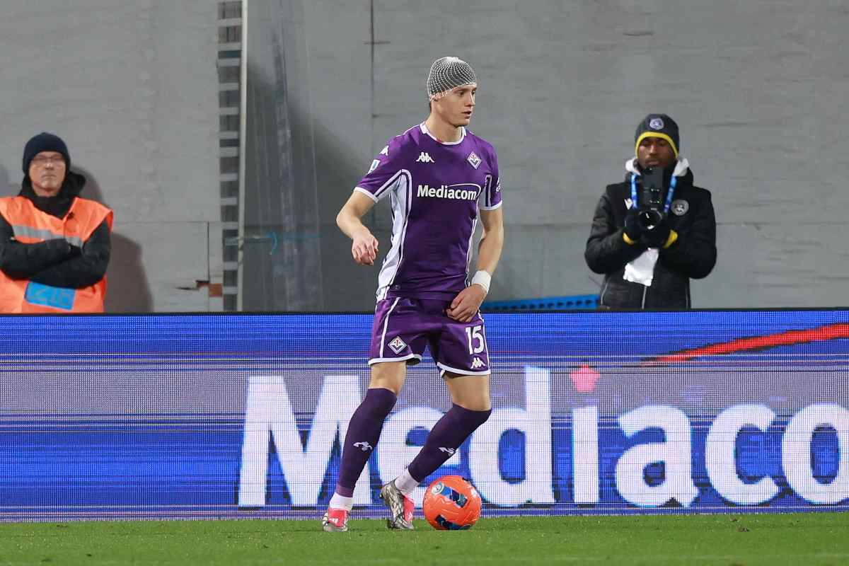 Pietro Comuzzo con i punti di sutura alla testa contro l'Udinese al Franchi (OneFootball) - FiorentinaUno.com 