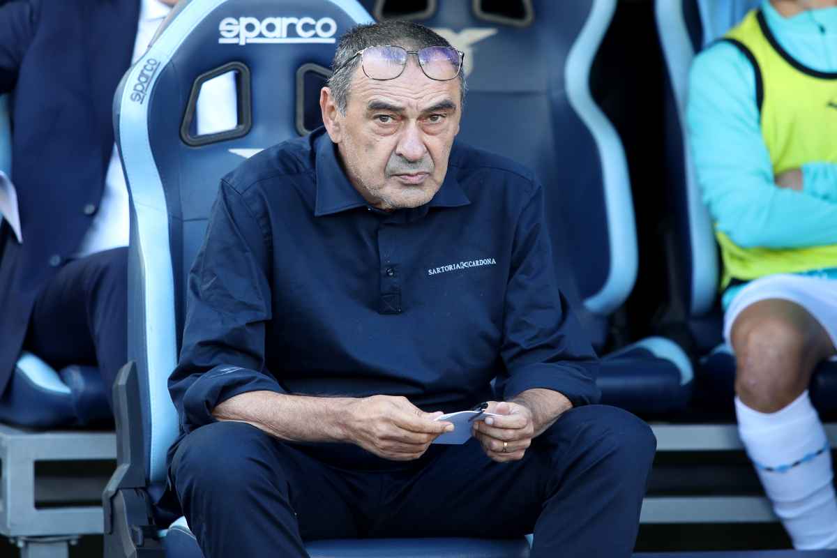 Maurizio Sarri sulla panchina della Lazio all'Olimpico per la gara contro il Torino di Serie A (OneFootball) - FiorentinaUno.com 