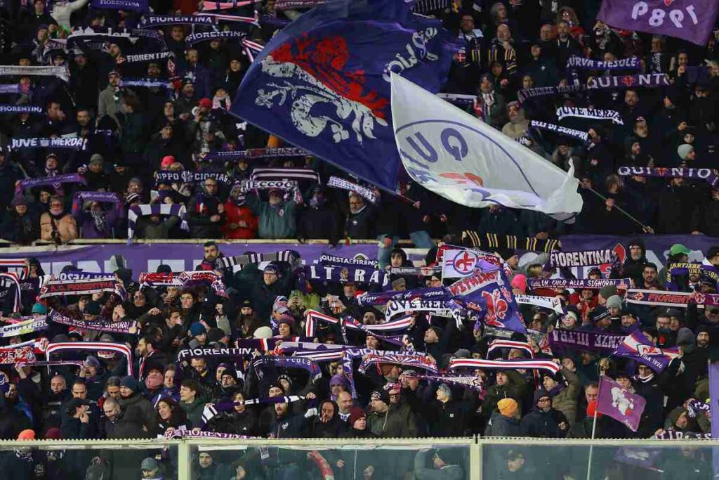 I tifosi della Fiorentina durante la gara con la Juventus al Franchi (OneFootball) - FiorentinaUno.com