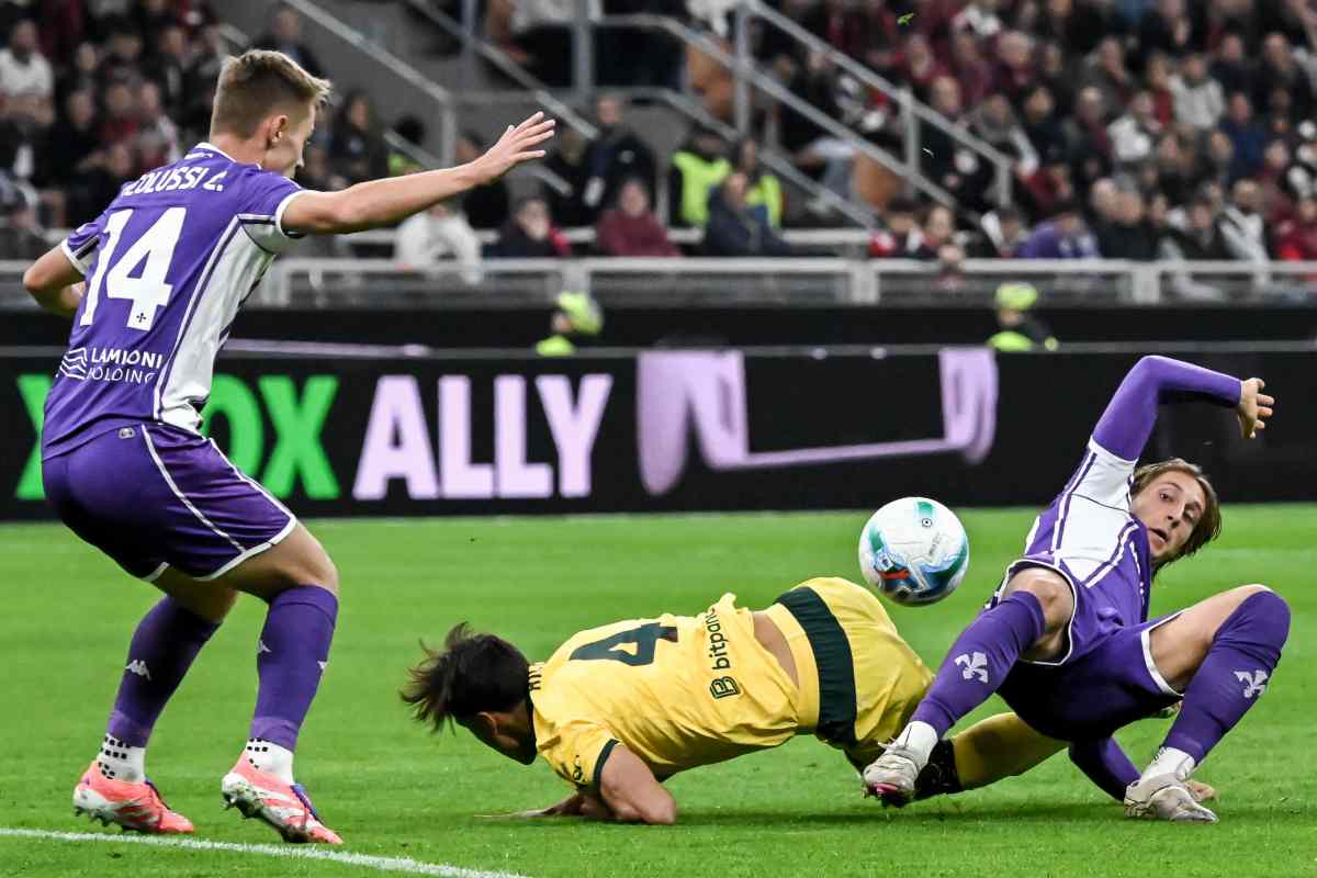 Nicolussi Caviglia in campo con la Fiorentina