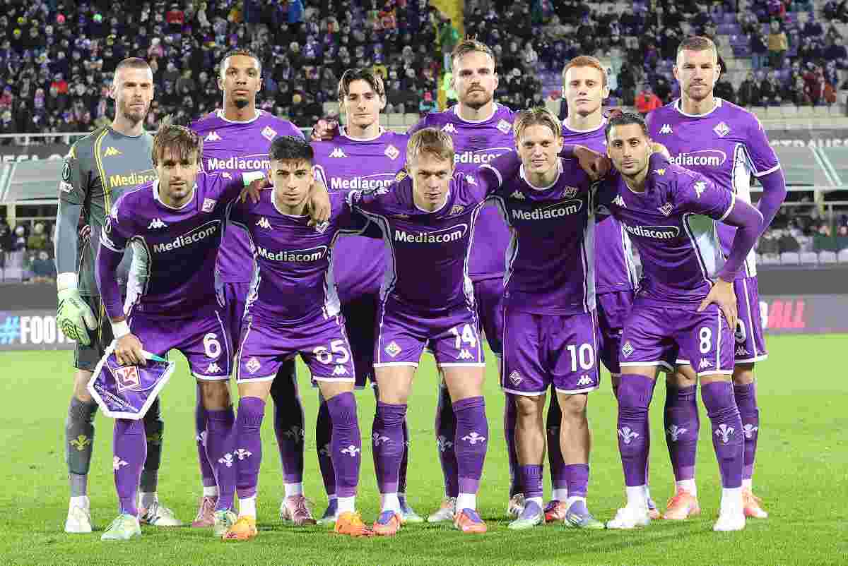 squadra fiorentina in campo 