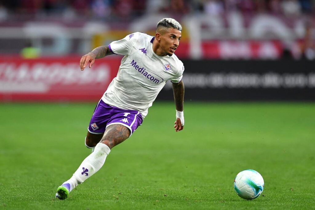 L'esterno della Fiorentina Dodò in campo (OneFootball) - FiorentinaUno.com