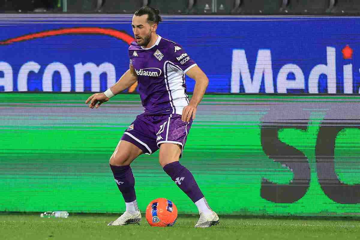 L'esterno della Fiorentina Jack Harrison in campo contro il Como in Coppa Italia (OneFootball) - FiorentinaUno.com 
