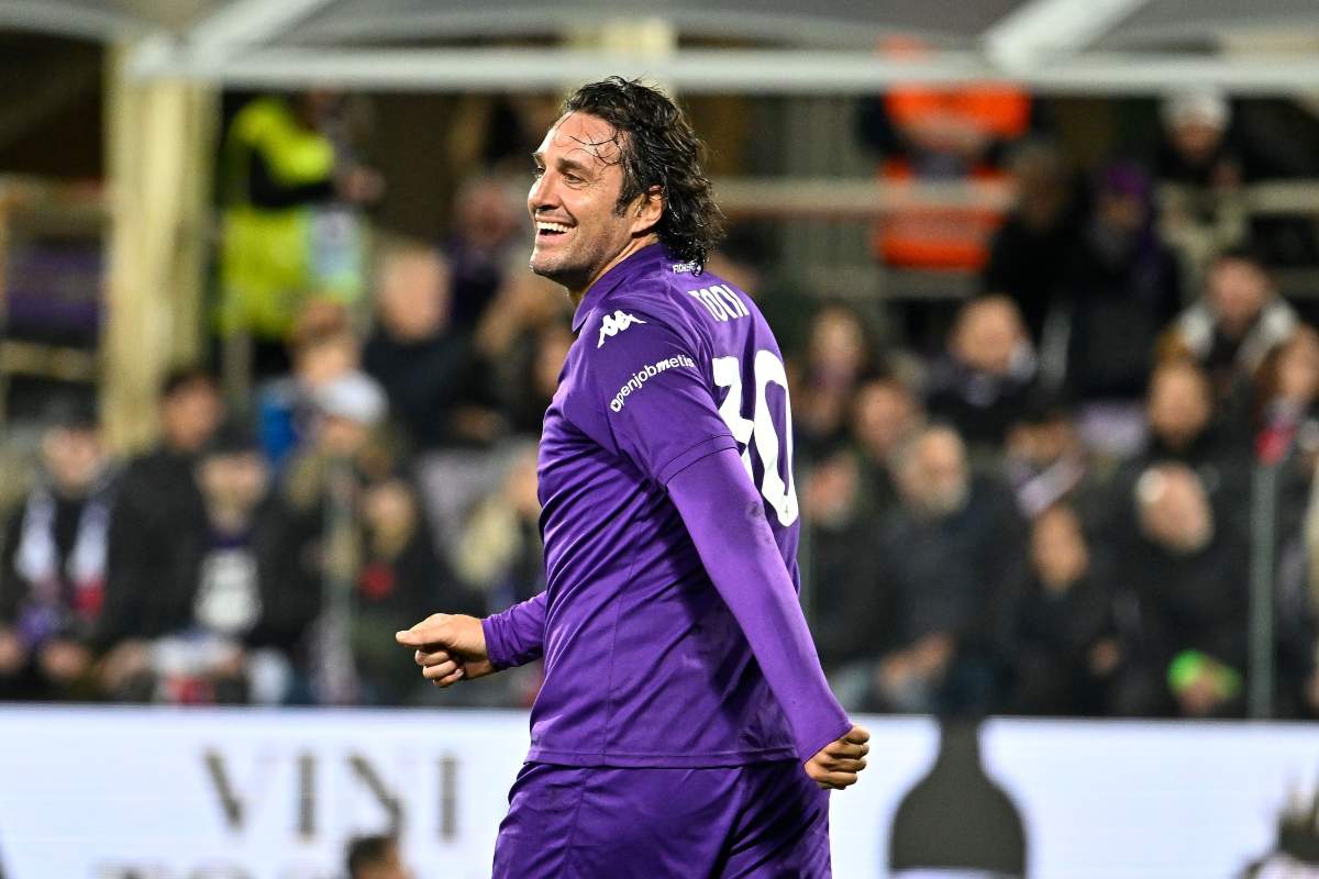 Luca Toni con la maglia della Fiorentina al Pepito Day (OneFootball) - FiorentinaUno.com