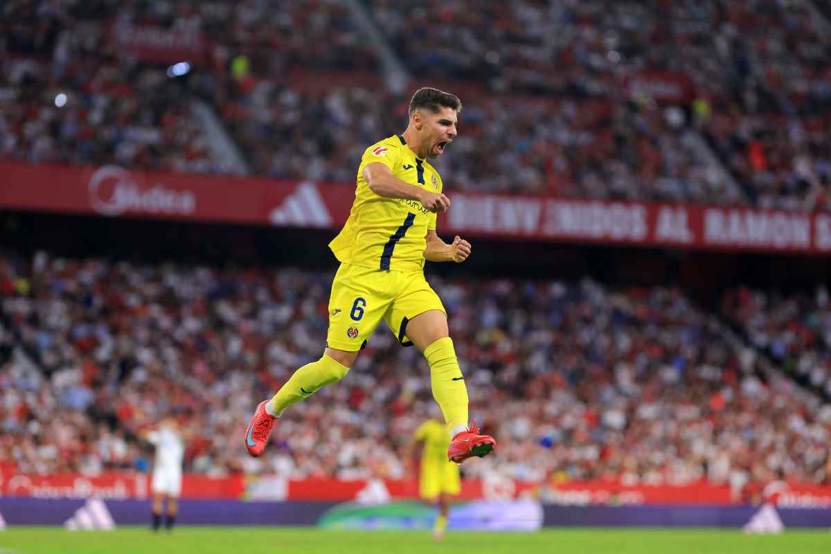 Manor Solomon esulta per un gol segnato con la maglia del Villareal 