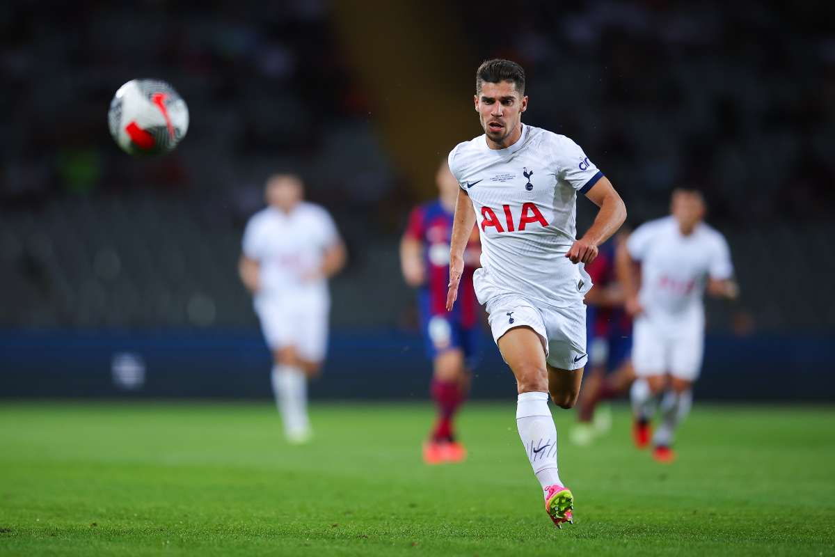 Manor Solomon in campo con la maglia del Tottenham (OneFootball) - FiorentinaUno.com 