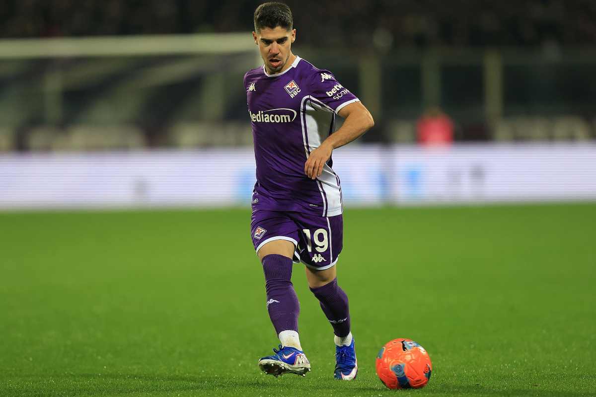 Manor Solomon in campo durante Fiorentina-Cagliari (OneFootball) - FiorentinaUno.com 