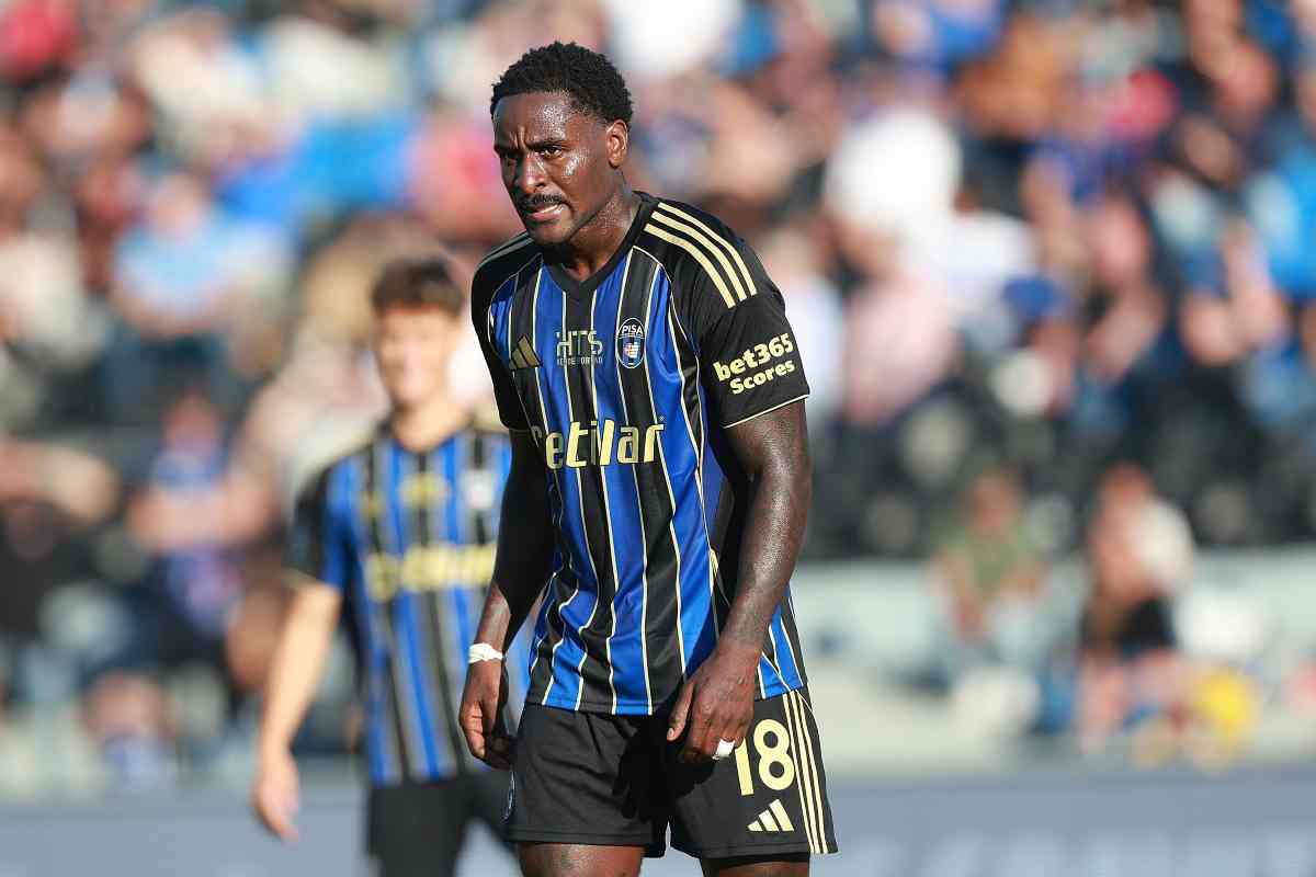 L'attaccante Mbala Nzola con la maglia del Pisa (OneFootball) - FiorentinaUno.com