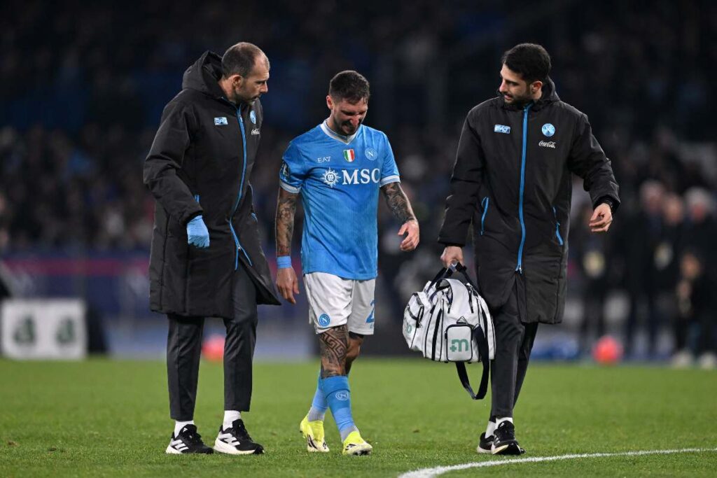 Matteo Politano lascia il campo per infortunio contro il Sassuolo (OneFootball) - FiorentinaUno.com