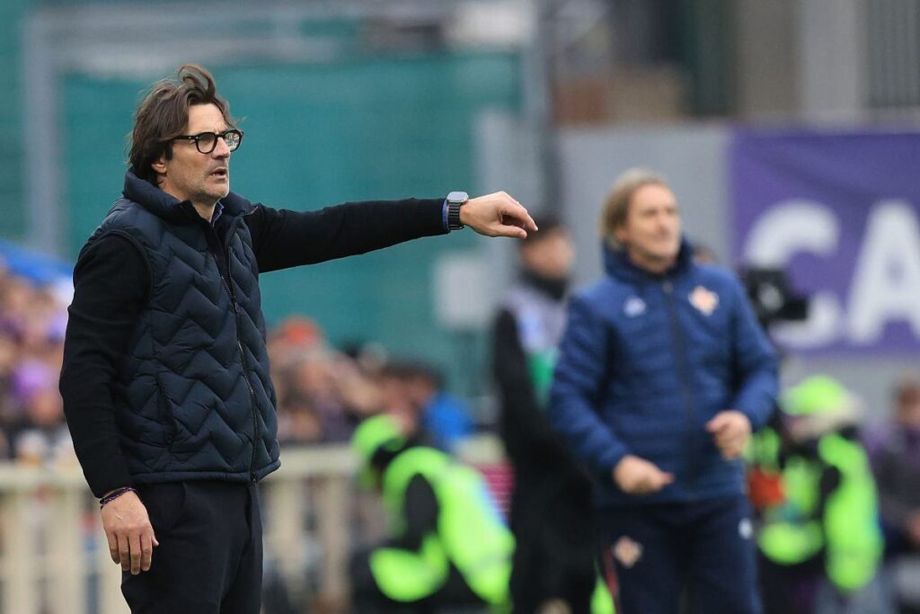 Il tecnico Paolo Vanoli durante Fiorentina-Cremonese al Franchi (OneFootball) - FiorentinaUno.com