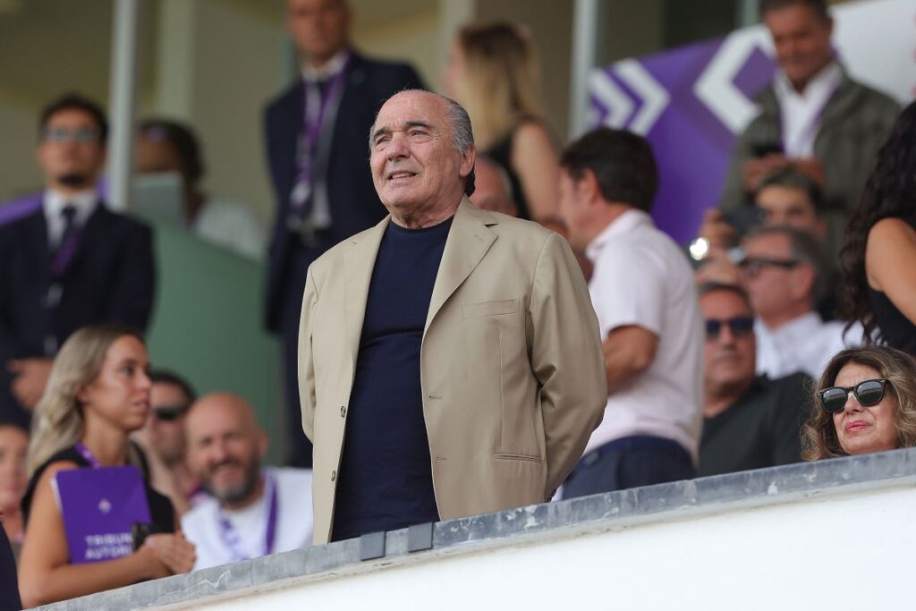 Il presidente della Fiorentina Rocco Commisso in triuna d'onore al Franchi (OneFootball) - FiorentinaUno.com