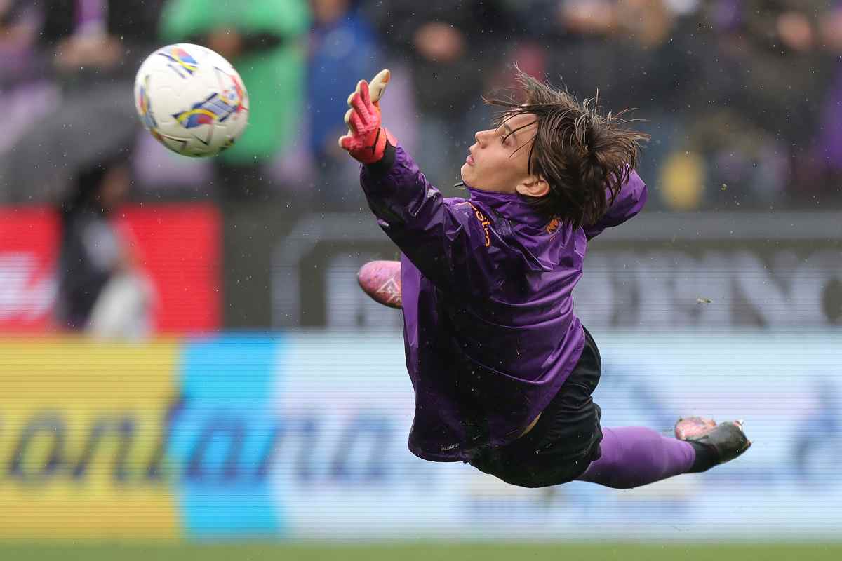 Il portiere della Fiorentina Tommaso Martinelli durante un riscaldamento prepartita (OneFootball) - FiorentinaUno.com 