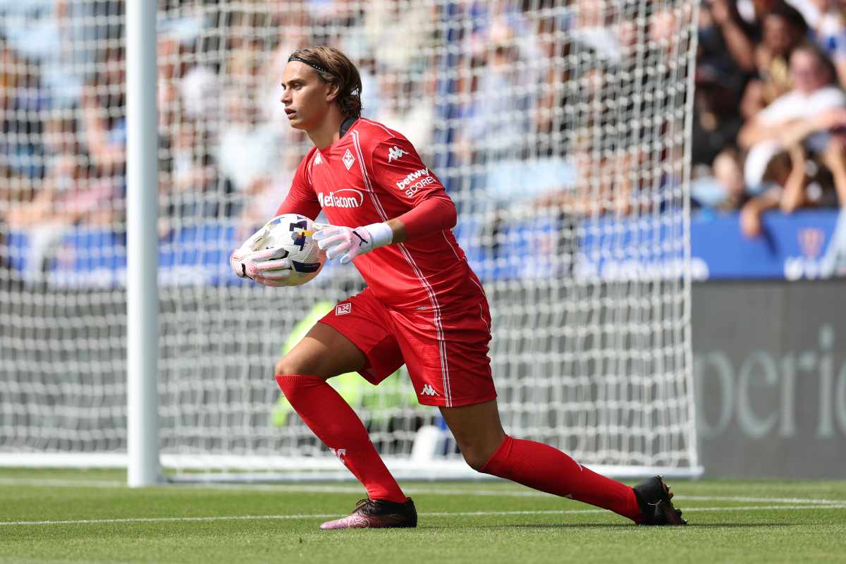 Tommaso Martinelli difende la porta della Fiorentina in amichevole contro il Leicester (OneFootball) - FiorentinaUno.com