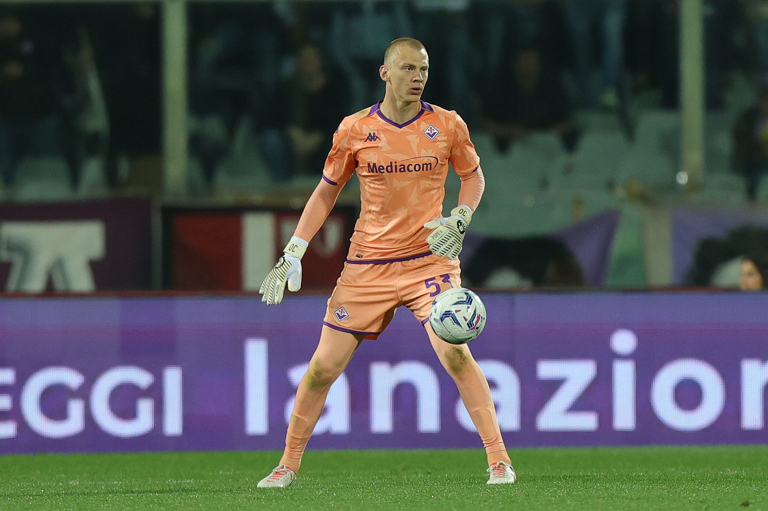 Il portiere Oliver Christensen in campo con la Fiorentina (OneFootball) - FiorentinaUno.com